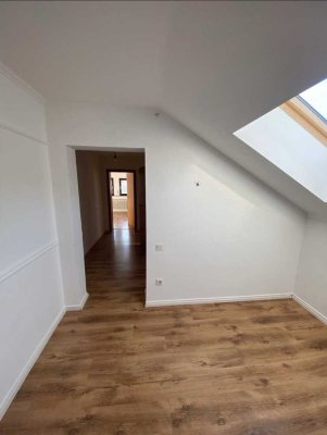 2,5 Zimmer Dachgeschoss Wohnung in Königswinter