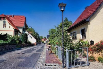 Einfamilien-Doppelhaushälfte mit Garage