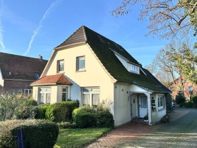 Altbau mit Potenzial: Sanierungsbedürftige Immobilie mit großem Grundstück