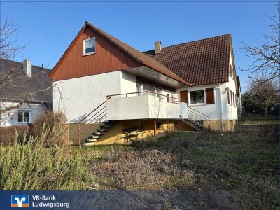 In begehrter Lage im Sand: großes Grundstück mit Potenzial
und 1-2 Familienhaus mit Nebengebä