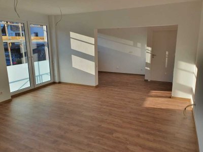 exklusive 3,5-Zimmer-DG-Wohnung mit Balkon und EBK im Herzen Sonnenbühls