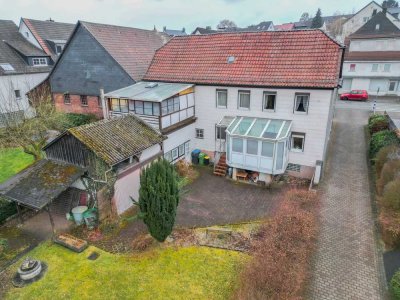 Sanierungsobjekt mit Potenzial: Mehrparteienhaus mit Gewerbefläche