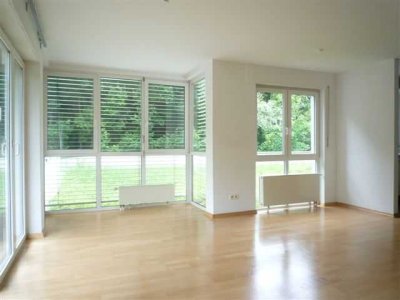 Helle 3-Zimmer-Wohnung mit Einbauküche in Frankfurt am Main