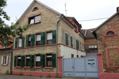 4-Familienhaus, mit Scheune und Anbau