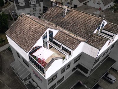 PENTHOUSE-FEELING IM ZENTRUM VON LANGEN - Großzügige DG-Wohnung mit EBK, Dachterrasse & vielem mehr