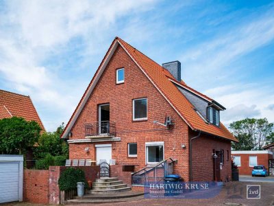 Attraktives Einfamilienhaus mit Terrasse und Nebengebäuden