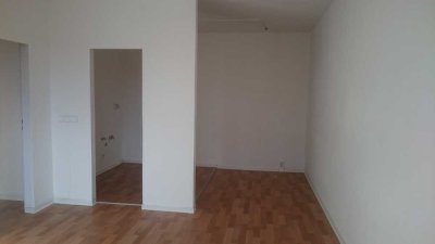 Frisch sanierte 2-Zimmer-Wohnung mit offener Wohnküche - sofort bezugsfertig