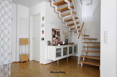 Hier kommt man gerne nach Hause: Maisonettewohnung mit Balkon