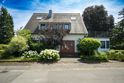 Freiraum & Flair: Freistehendes, saniertes Einfamilienhaus mit Einliegerbereich