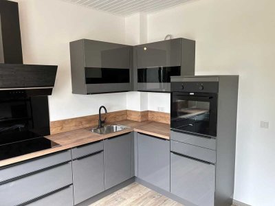 Modernisierte 2,5-Raum-Maisonette-Wohnung mit geh. Innenausstattung mit Balkon und EBK