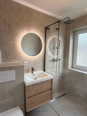 Erstbezug: Moderne renovierte Wohnung mit 2 Balkonen