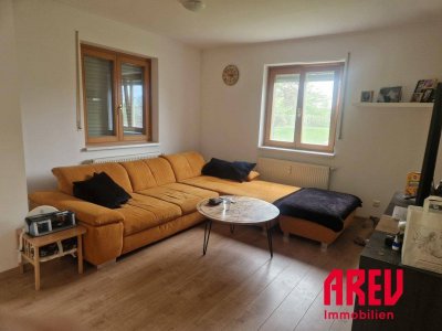 attraktive 4-Zimmer-Wohnung mit Loggia und PKW-Stellplatz im Freien