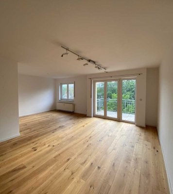 BORNHEIM, Berger Straße: schöne 4-Zimmer Maisonettewohnung  mit  Holzdielenboden, EBK und 2 Balkonen