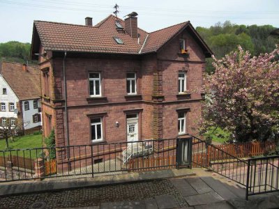 Altes Pfarrhaus i. d. Pfalz: 5 ZK (mit EBK), 2 Bäder, Keller, m. Garten, Terrasse, Garage u. Carport
