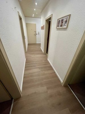 Provisionsfrei! 2025 modernisierte 3-Zi.-Wohnung (91m²) mit 2 großen Balkonen, Hobbyraum & Keller