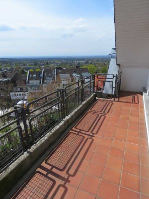 Wohnen am Schloss mit herrlichen Blick in die Kölner Bucht!