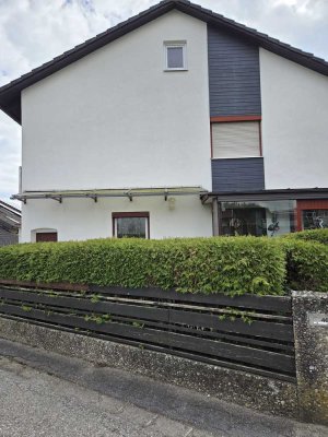 Großes renovierungsbedürftiges Einfamilienhaus in Winhöring zu verkaufen - Preis VB