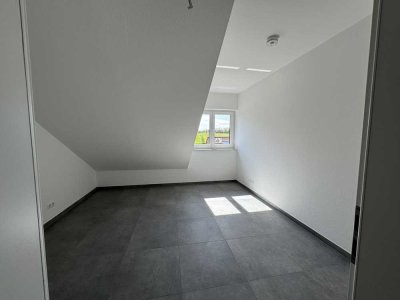 Erstbezug: 3-Zimmer-DG-Wohnung Karlsruhe-Hohenwettersbach mit schöner Aussicht