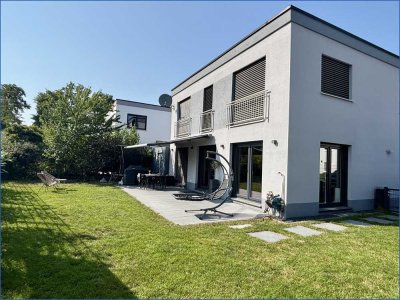 Exklusiver Stadtkubus -
Wohnen mit Stil & Komfort!