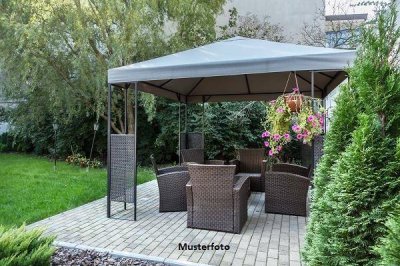Modernes Einfamilienhaus mit Terrasse und Poolhaus