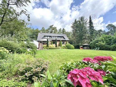 Einmalige Chance: 
Ein- bis Zweifamilienhaus
mit eigenem Wald!