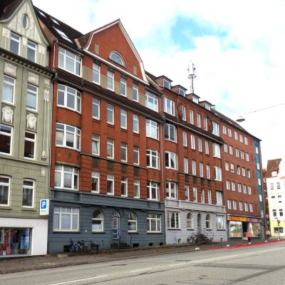 Provisionsfrei: Schöne, große, lichtdurchflutete Wohnung im Zentrum von Kiel