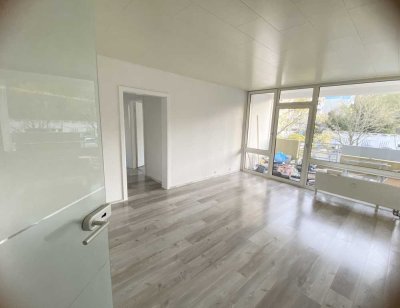 Erstbezug nach Sanierung mit Balkon und EBK: Exklusive 3-Raum-Wohnung in Bonn