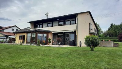 Geräumiges, günstiges 14-Raum-Haus in Kirchdorf