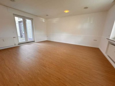 Tolle 2,5 Raum Wohnung mit ca. 30 m² großem Innenhof