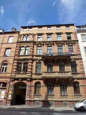 Charmante 2 Zi.-Altbauwohnung mit TGL-Bad und Wohnküche in Bahnhofs-Nähe