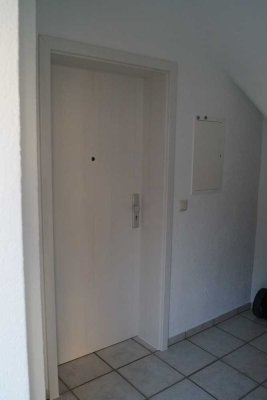 Exklusive, vollständig renovierte 3-Raum-EG-Wohnung mit Balkon und EBK in Pulheim