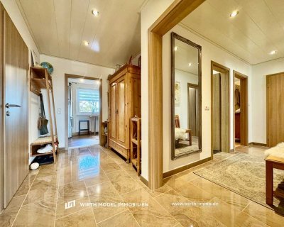 Renovierte und sehr gepflegte Drei-Zimmer-WHG mit EBK, Balkon und Garage sowie Aufzug | Steinberg