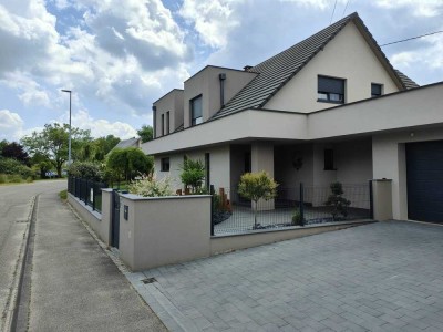 Nur 10 Min. zur deutsch-franz. Grenze, moderne Villa mit Spa und Pool, Nähe Wissembourg