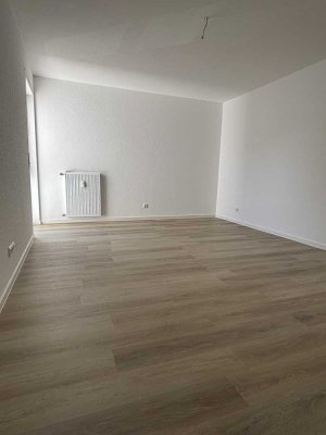 Frisch sanierte 2- Zimmerwohnung mit Balkon in ruhiger, dennoch zentraler Lage Friedbergs!