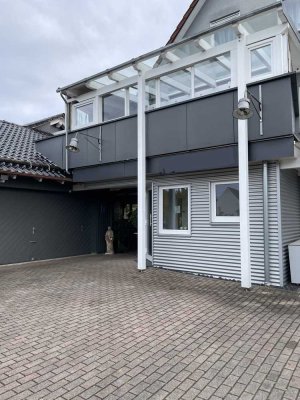 Charmantes Einfamilienhaus mit Wintergarten und großem Grundstück in zentraler Lage