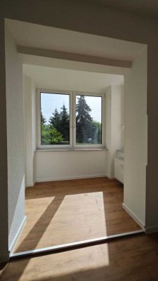 Modernes Wohnen in ruhiger Lage – mit Laminat & frischer Farbe