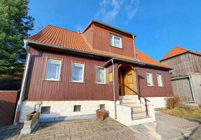 Charmantes Harz-Haus mit 2 Garagen in liebevolle Hände abzugeben!