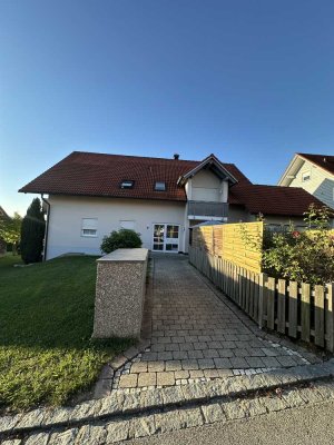 Teilmöblierte 2-Zimmer-Wohnung mit Balkon und Einbauküche. Erstbezug nach Renovierung