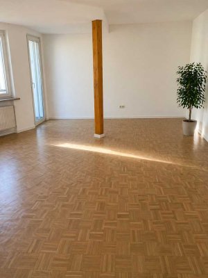 Charmante 2,5-Zimmer Dachgeschosswohnung in München-Aubing