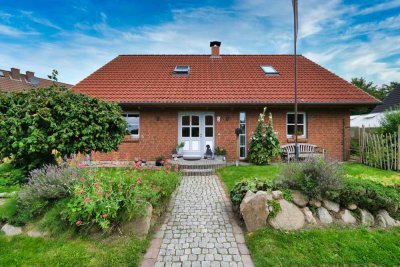 RESERVIERT - Einfamilienhaus in Damendorf: Natur, Komfort und Lebensqualität vereint -Ihr Traumhaus!