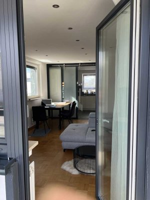 Gehobene Sonnige 2-Zimmer Wohnung mit Balkon in Langweid zu vermieten. Ablöse für Marken Küche 9.500