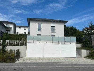 Moderne Stadtvilla mit großer Sonnenterrasse und 3 Garagen