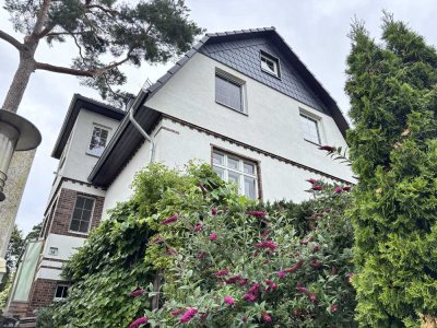 Charmantes Einfamilienhaus mit großzügigem Garten und Einliegerwohnung in attraktiver Hanglage
!