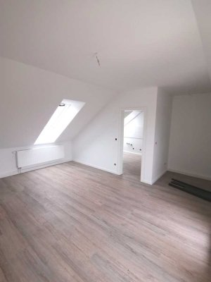 Schöne helle Dachgeschosswohnung mit 3 Zimmern in Elmenhorst