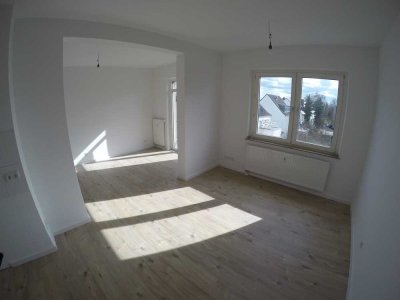 Modernisiert, Ruhiglage, Wohnküche, großzügiger Schnitt, Süd-Balkon und Grünblick