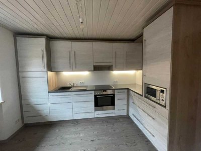 Gepflege Wohnung 1. Stock mit moderner neuer Einbauküche und Balkon in Allersberg