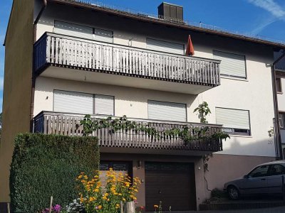 Ruhige helle 3,5-Zimmer-Wohnung in Lautertal (Beedenkirchen) mit 2 Balkonen und einer Garage im Haus
