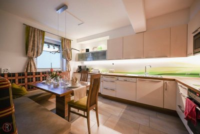 Vollmöblierte, helle Maisonette Wohnung mit Seeblick