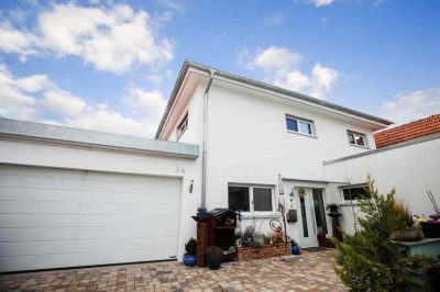 Bewusst & nachhaltig wohnen. Zwei Immobilien auf einen Streich! Ihre Stadtvilla und Miete aus ZFH