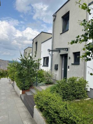 Modernes Reihenhaus mit schönem Garten in familienfreundlicher Lage